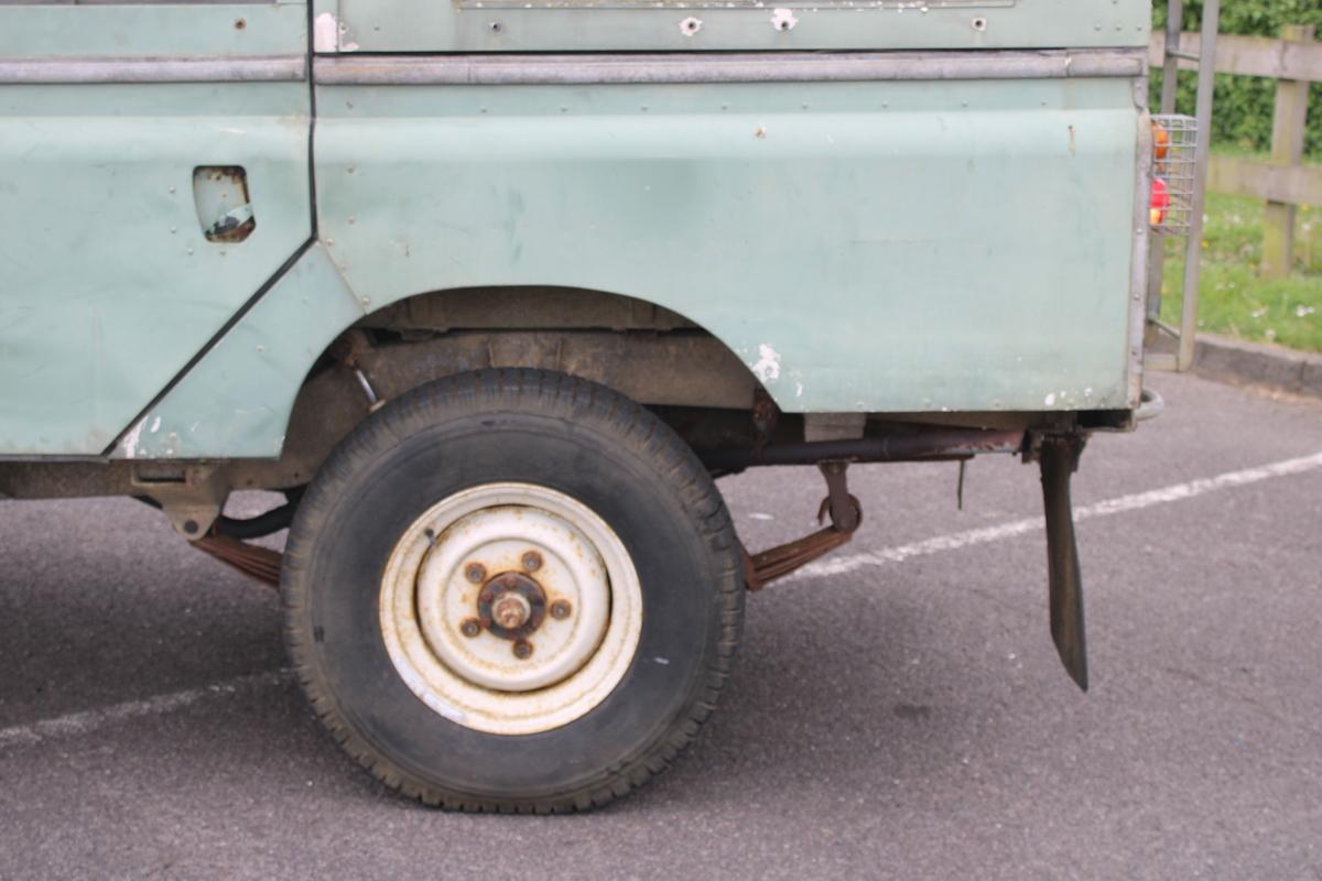 1971 Land Rover 2A 109'' STATION WAGON SAFARI ROOF
