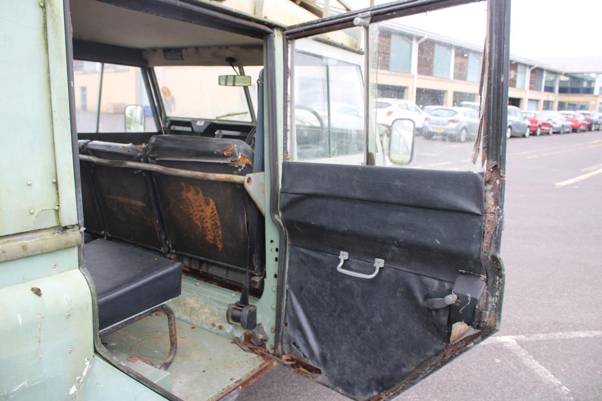 1971 Land Rover 2A 109'' STATION WAGON SAFARI ROOF
