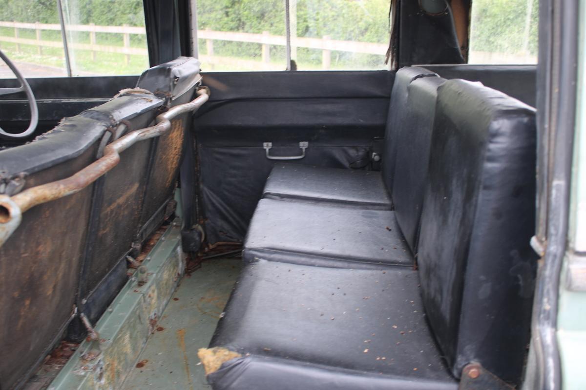 1971 Land Rover 2A 109'' STATION WAGON SAFARI ROOF