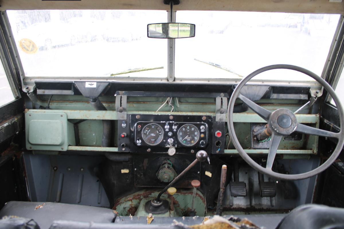 1971 Land Rover 2A 109'' STATION WAGON SAFARI ROOF