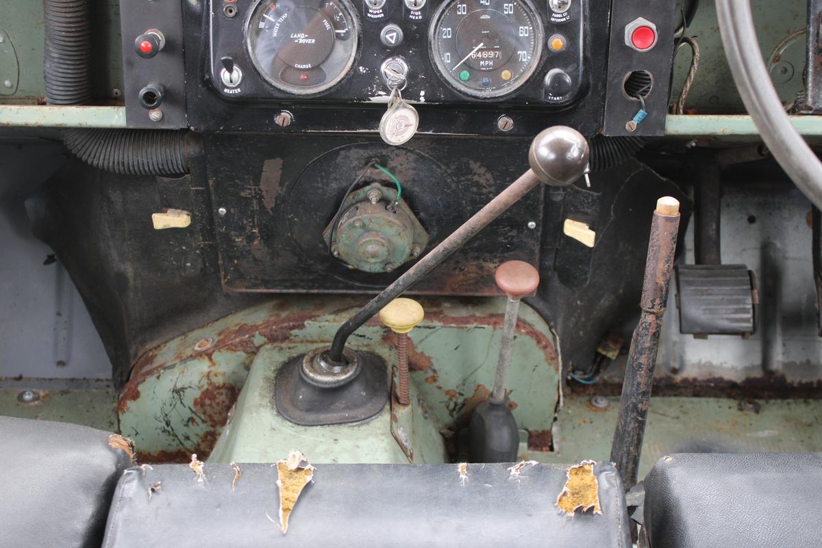 1971 Land Rover 2A 109'' STATION WAGON SAFARI ROOF