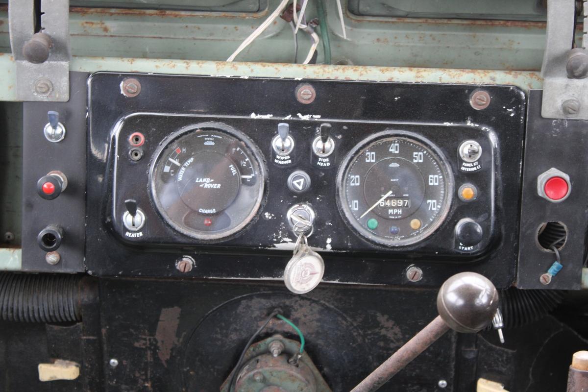 1971 Land Rover 2A 109'' STATION WAGON SAFARI ROOF