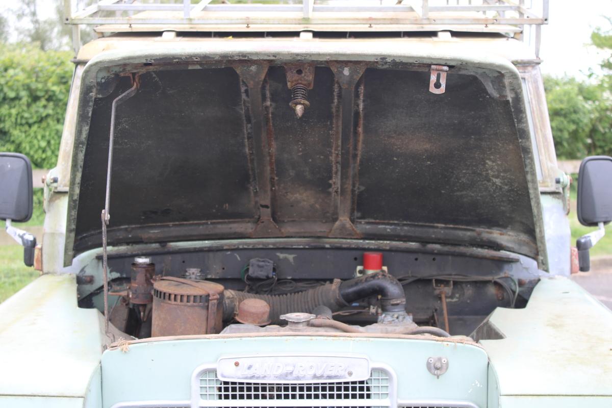1971 Land Rover 2A 109'' STATION WAGON SAFARI ROOF