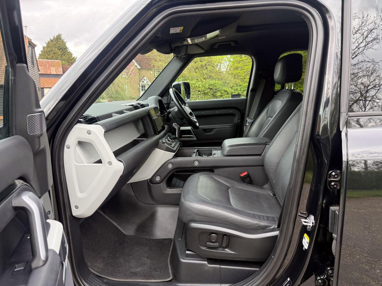 2023 Land Rover 3.0 D300 MHEV X-Dynamic HSE Auto 4WD Euro 6 (s/s) 5dr