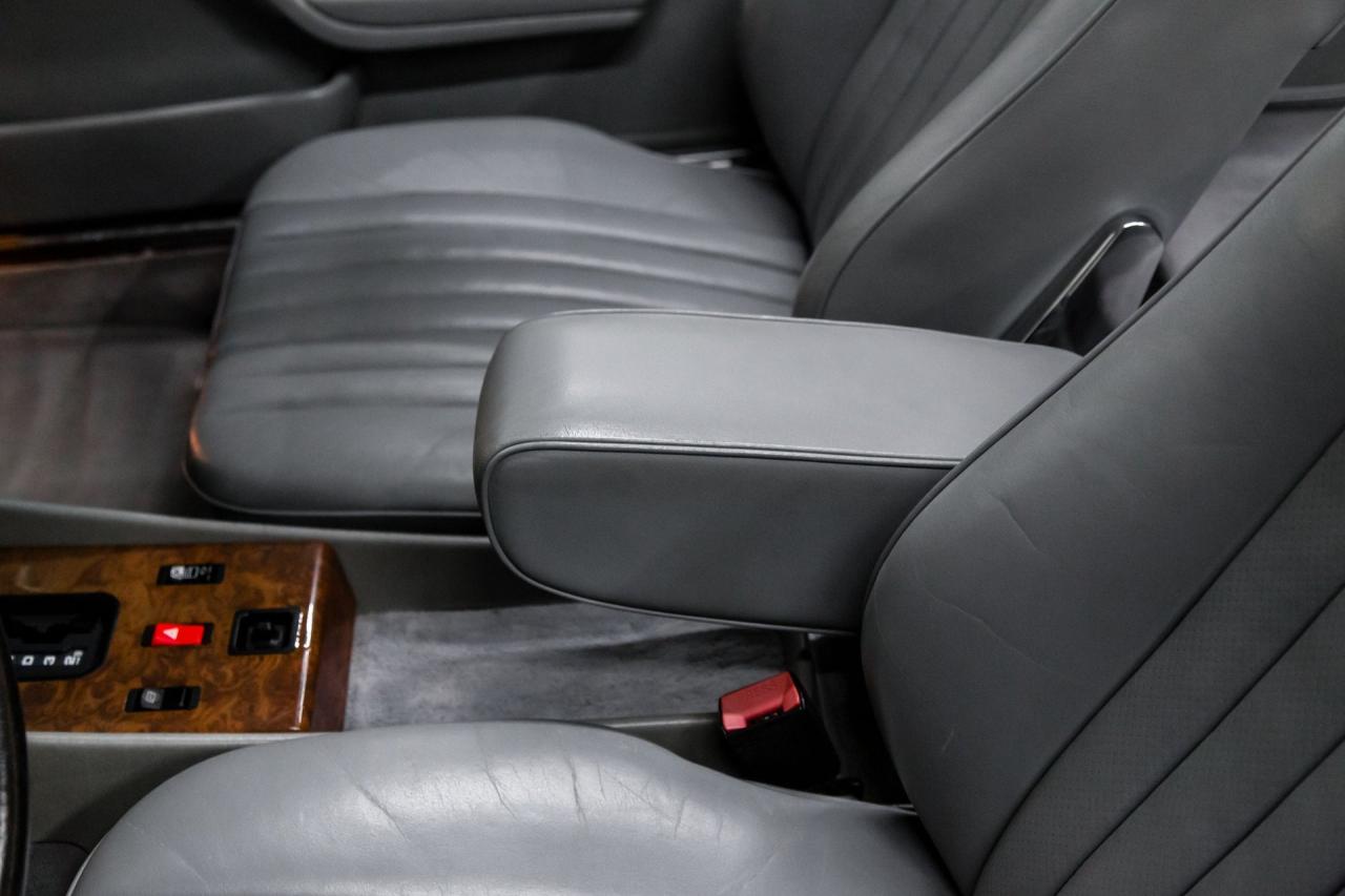 1988 Mercedes - Benz one owner 560 SL