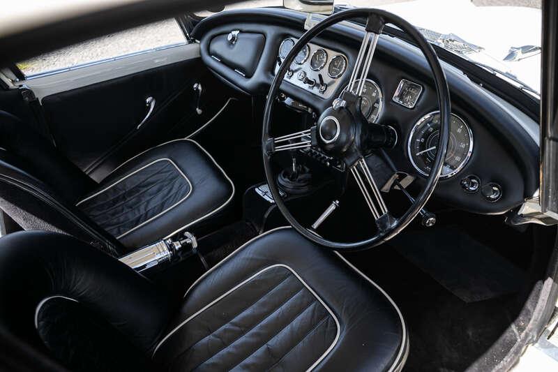 1963 Daimler SP250