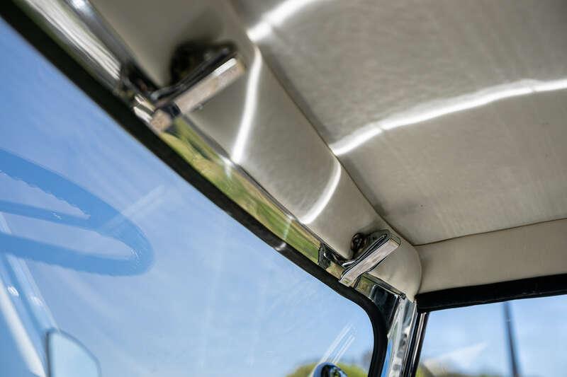 1963 Daimler SP250