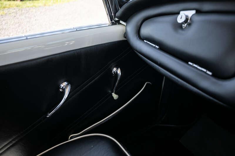 1963 Daimler SP250