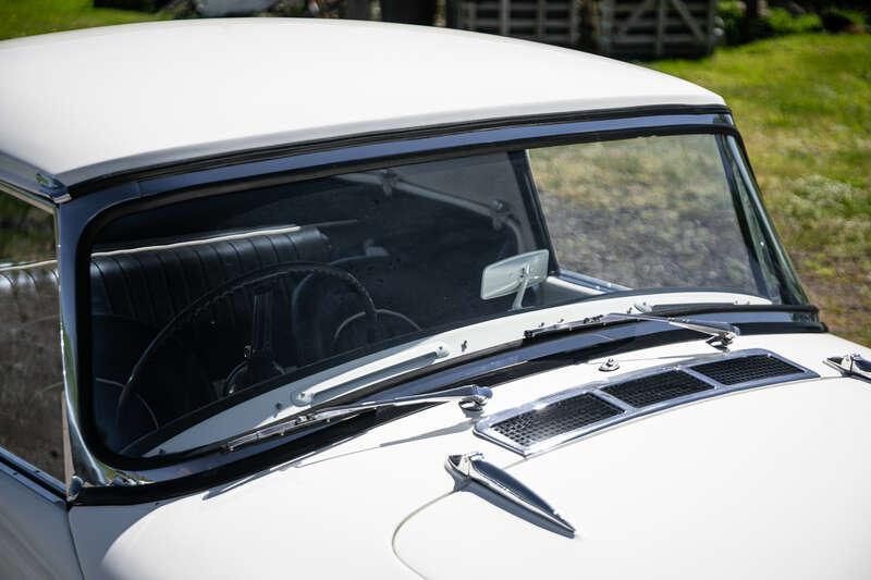 1963 Daimler SP250