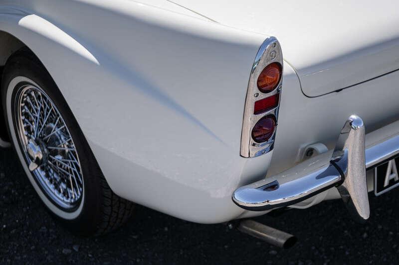1963 Daimler SP250