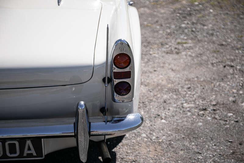 1963 Daimler SP250