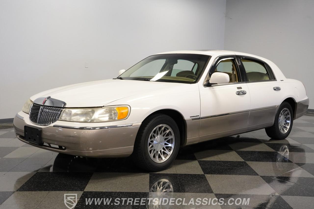 2000 Lincoln Town Car Signature Series
