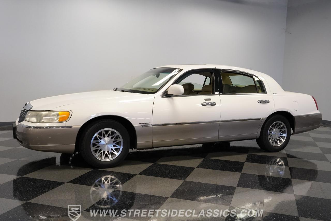 2000 Lincoln Town Car Signature Series