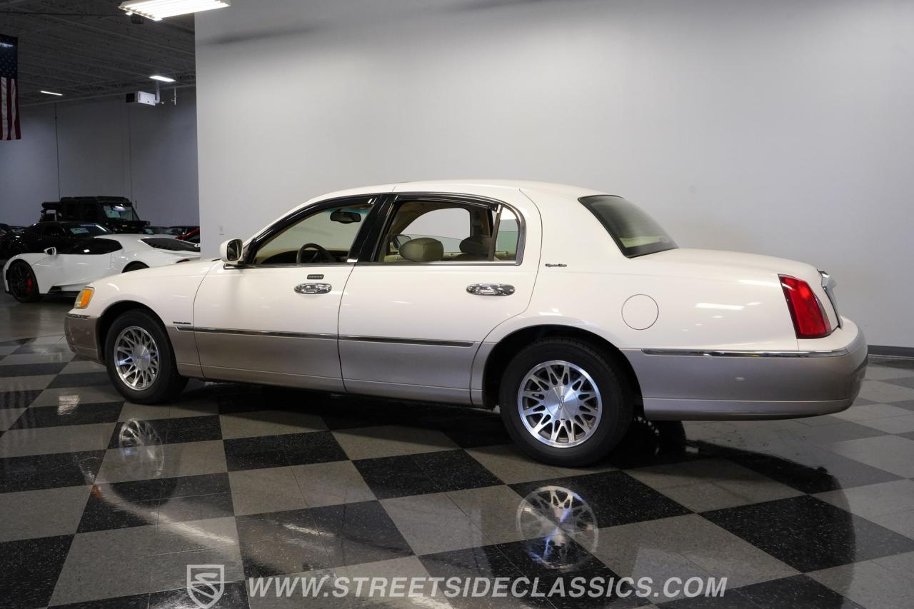 2000 Lincoln Town Car Signature Series