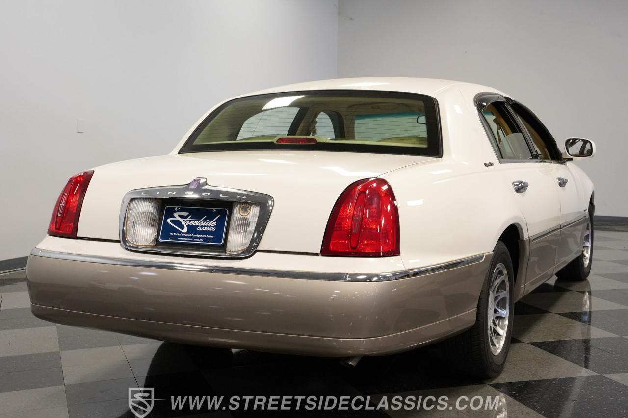 2000 Lincoln Town Car Signature Series