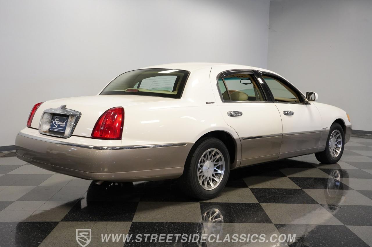 2000 Lincoln Town Car Signature Series