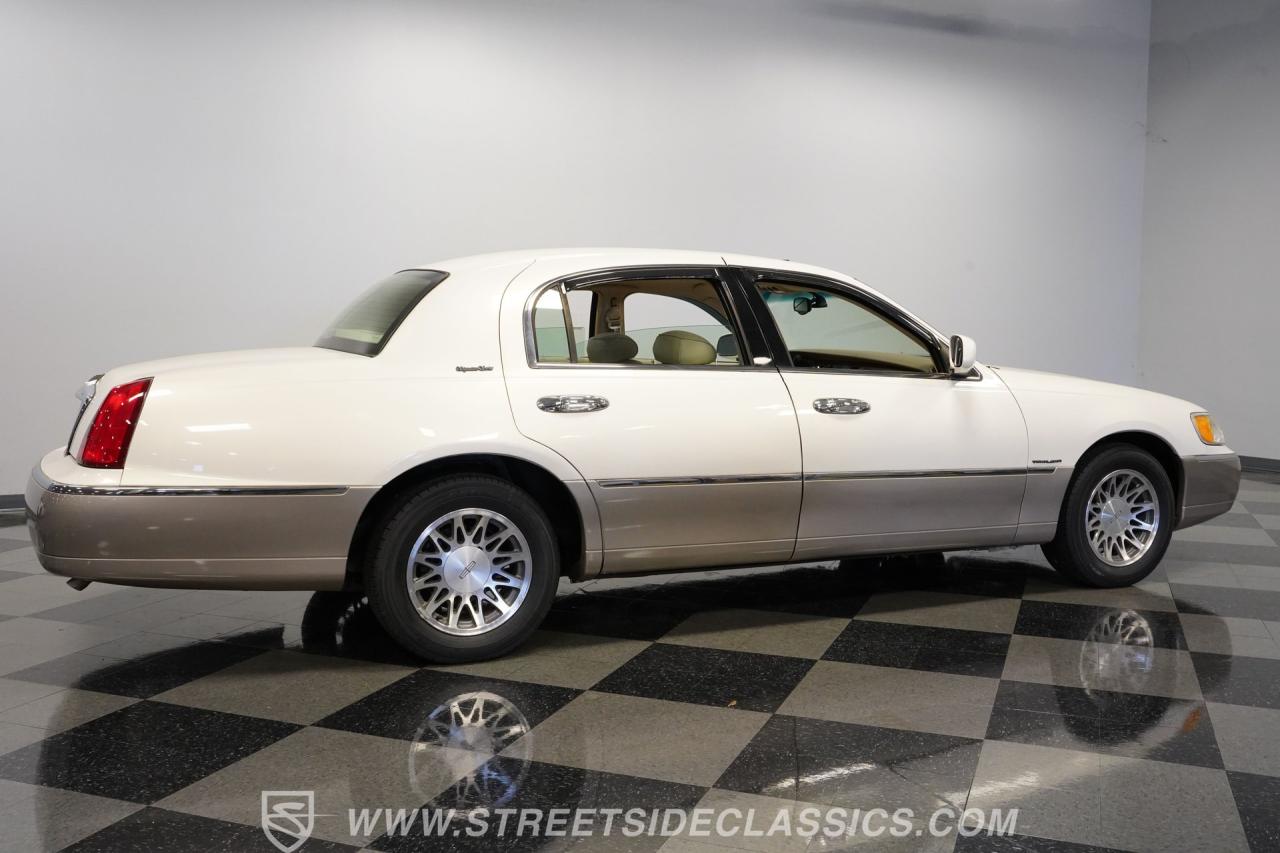 2000 Lincoln Town Car Signature Series
