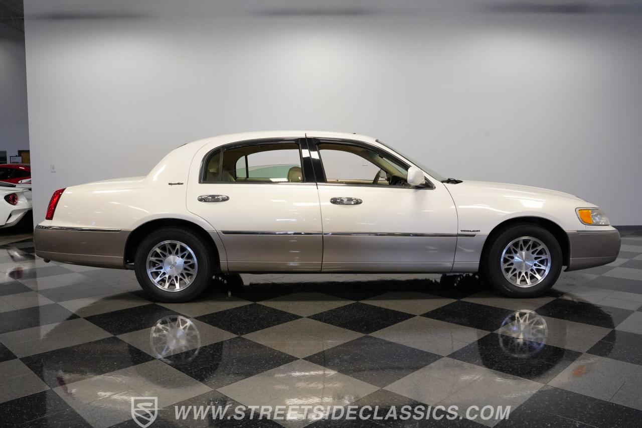 2000 Lincoln Town Car Signature Series