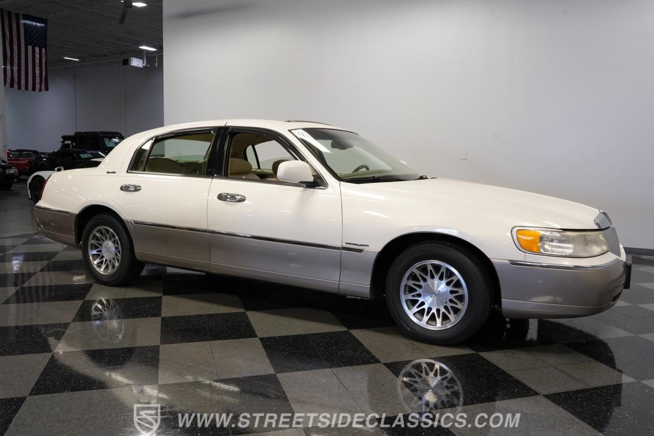 2000 Lincoln Town Car Signature Series