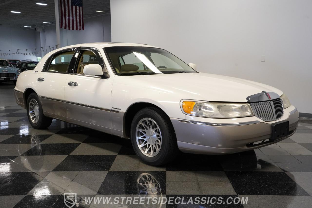 2000 Lincoln Town Car Signature Series