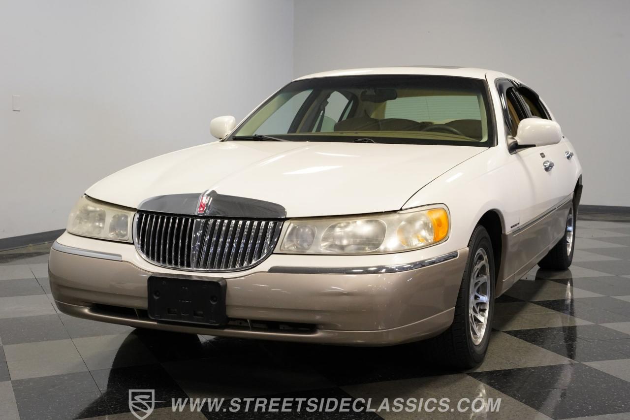 2000 Lincoln Town Car Signature Series