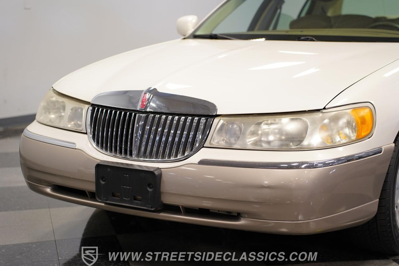 2000 Lincoln Town Car Signature Series