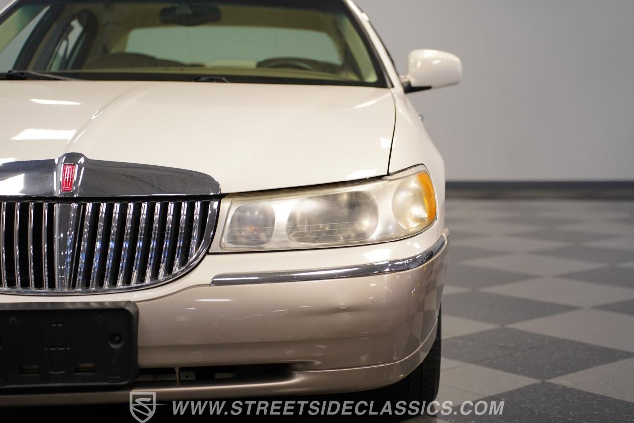 2000 Lincoln Town Car Signature Series