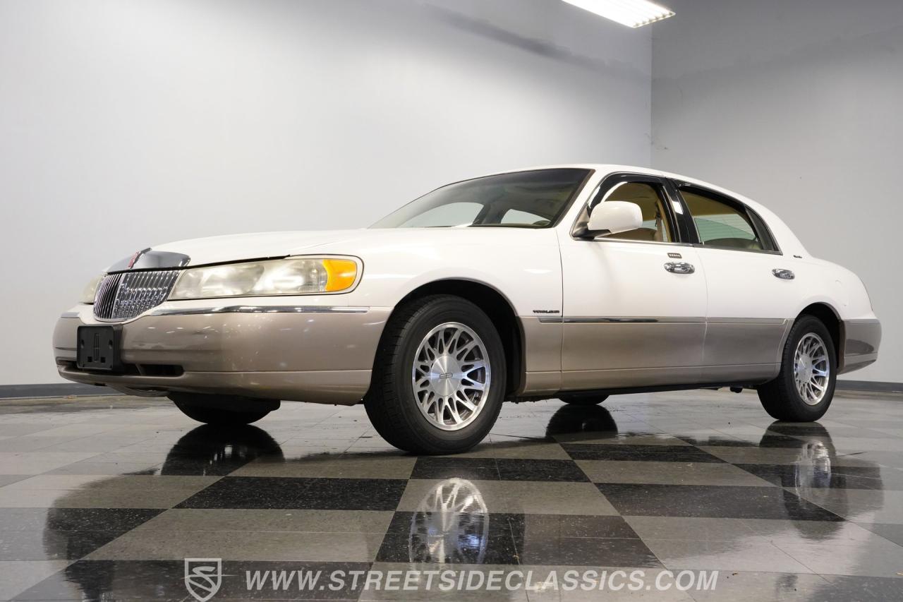2000 Lincoln Town Car Signature Series