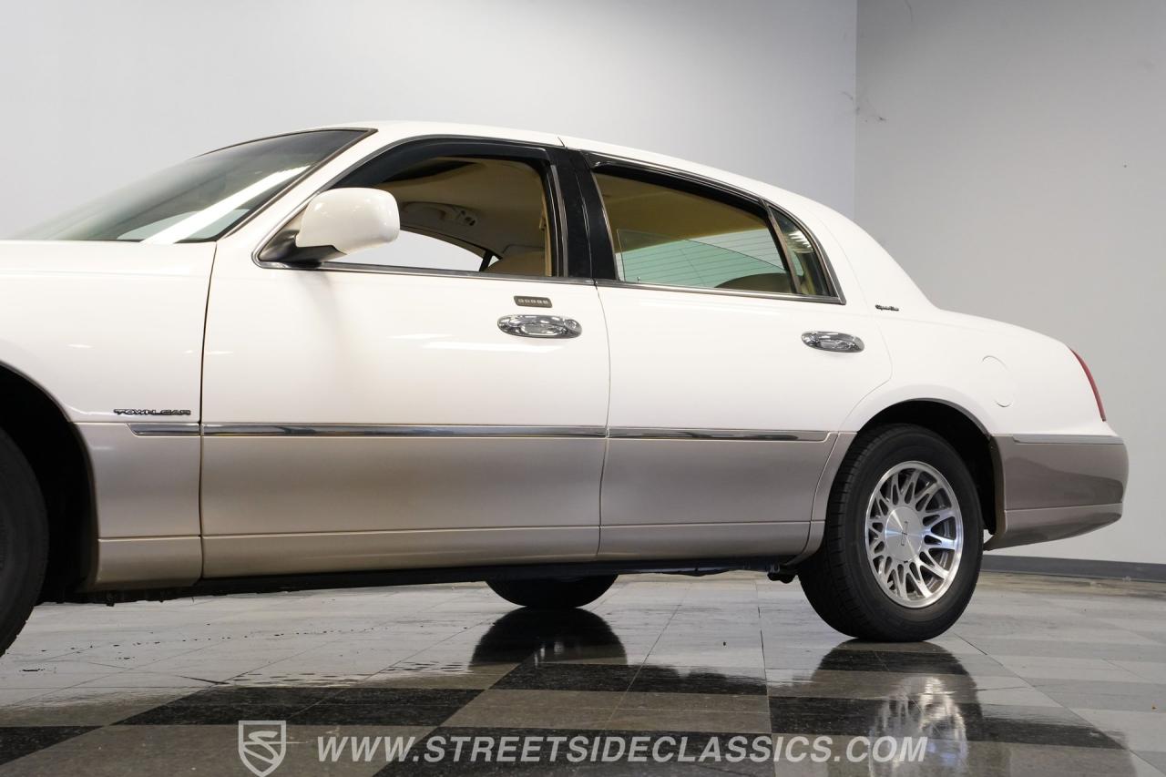 2000 Lincoln Town Car Signature Series