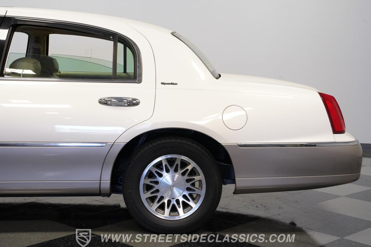 2000 Lincoln Town Car Signature Series