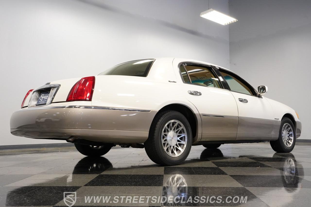 2000 Lincoln Town Car Signature Series