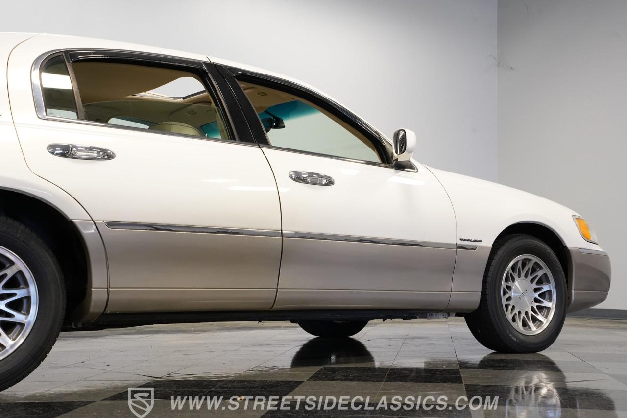 2000 Lincoln Town Car Signature Series