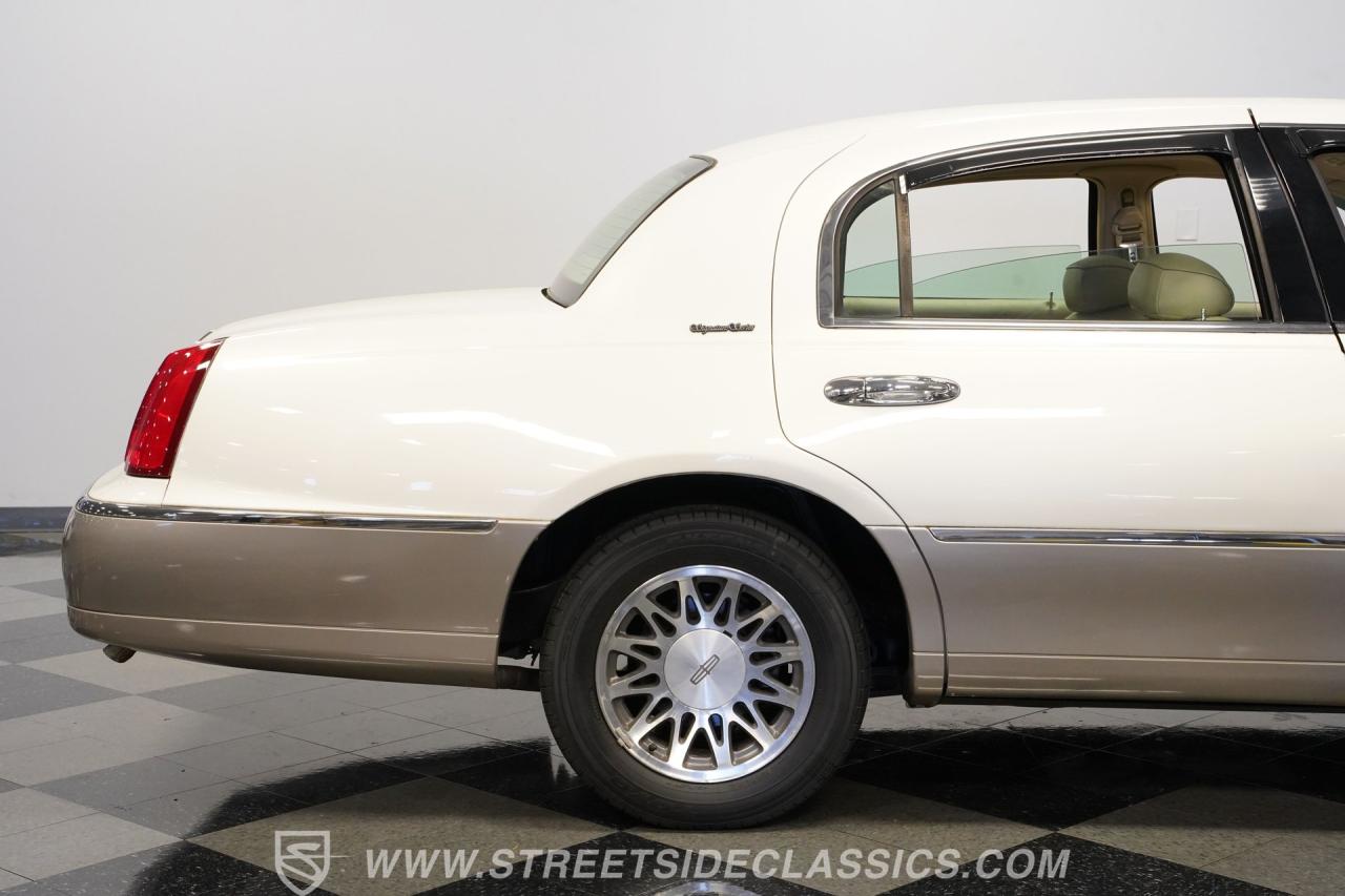 2000 Lincoln Town Car Signature Series