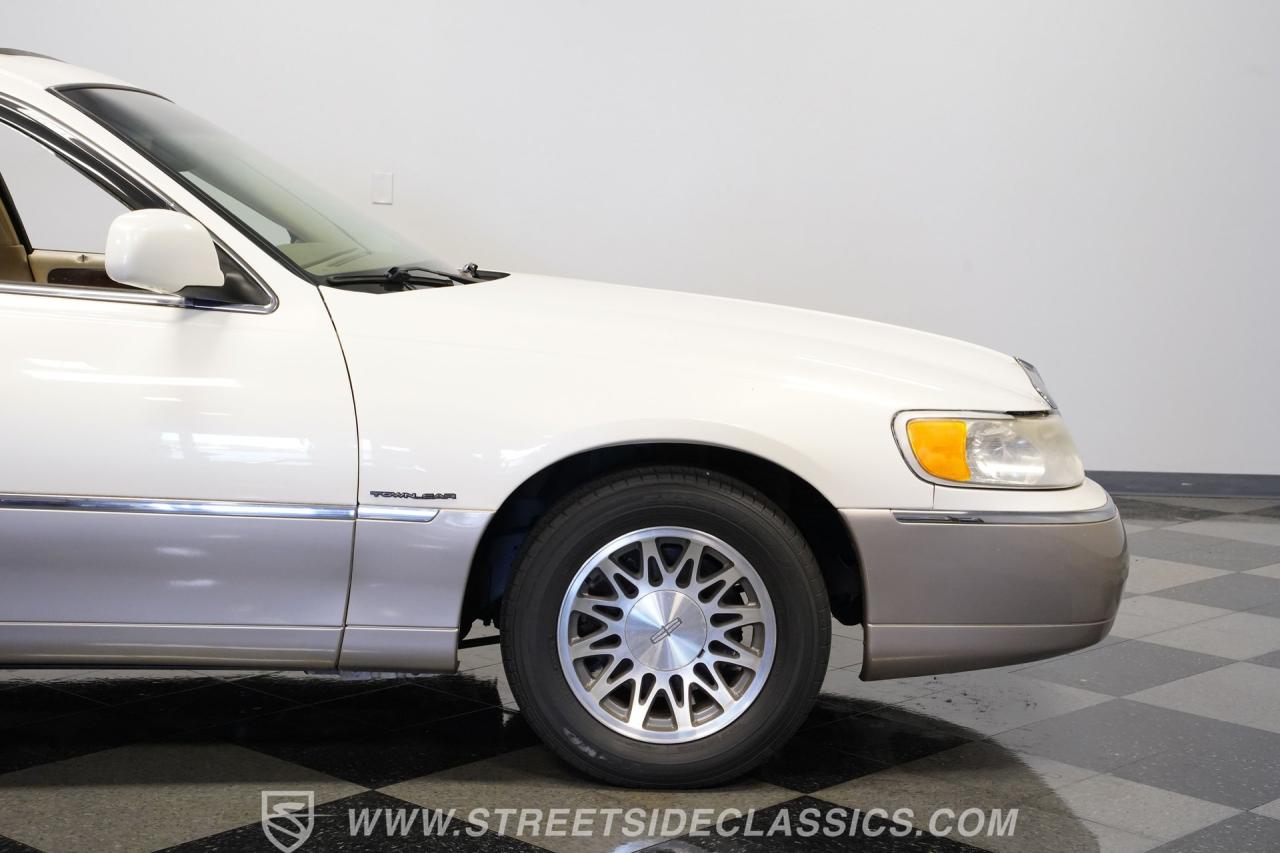 2000 Lincoln Town Car Signature Series