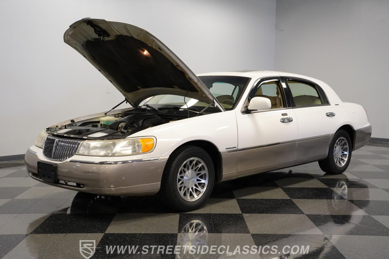 2000 Lincoln Town Car Signature Series