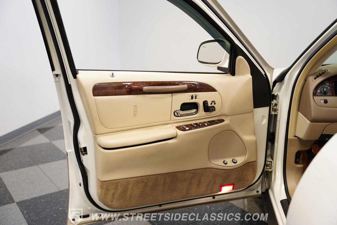 2000 Lincoln Town Car Signature Series
