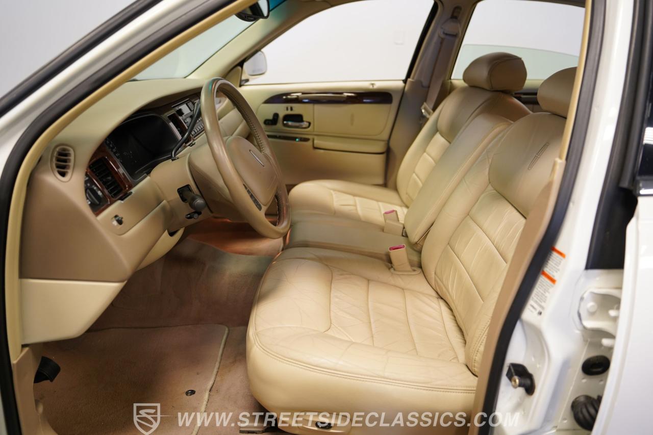 2000 Lincoln Town Car Signature Series