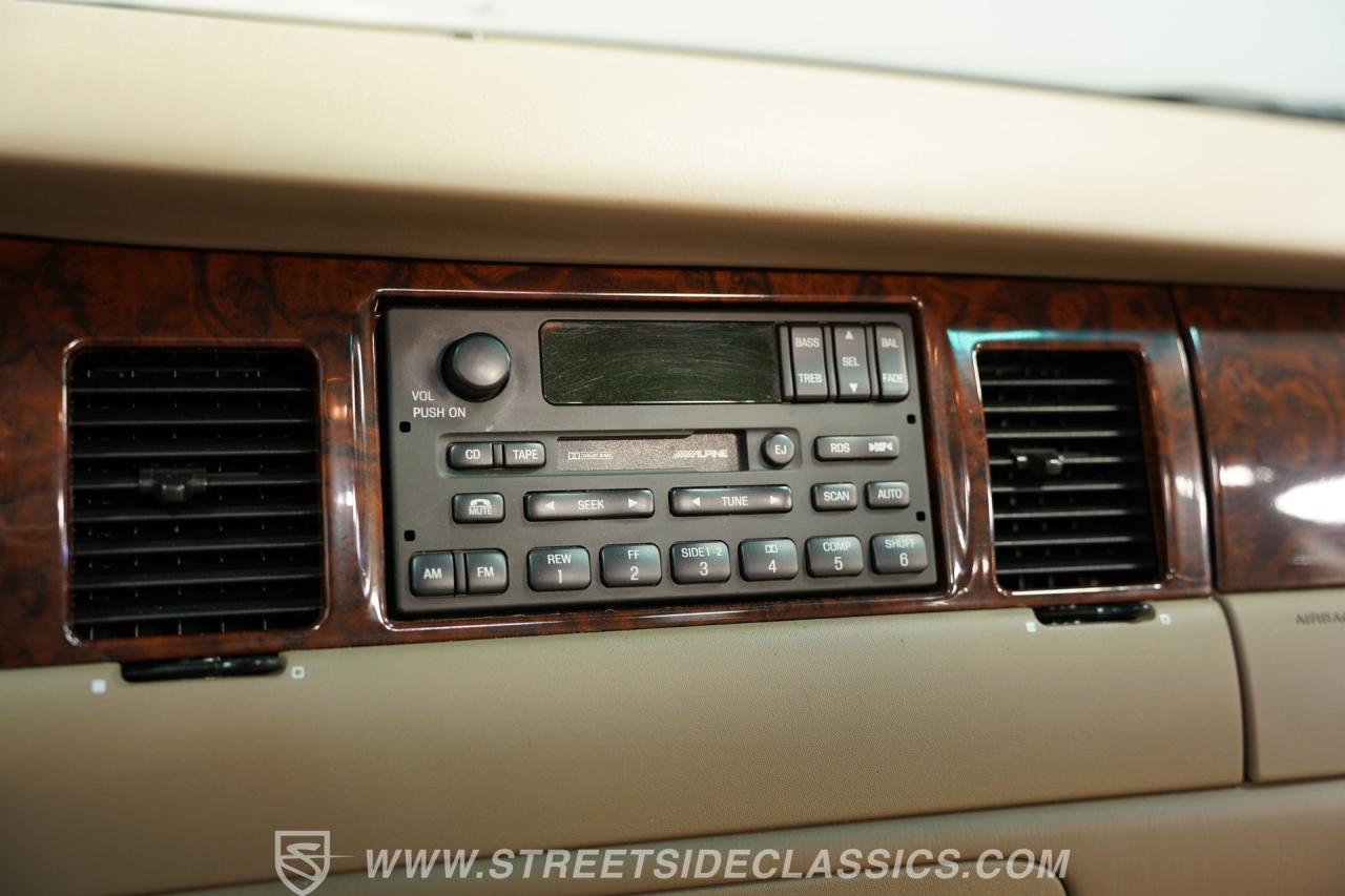 2000 Lincoln Town Car Signature Series