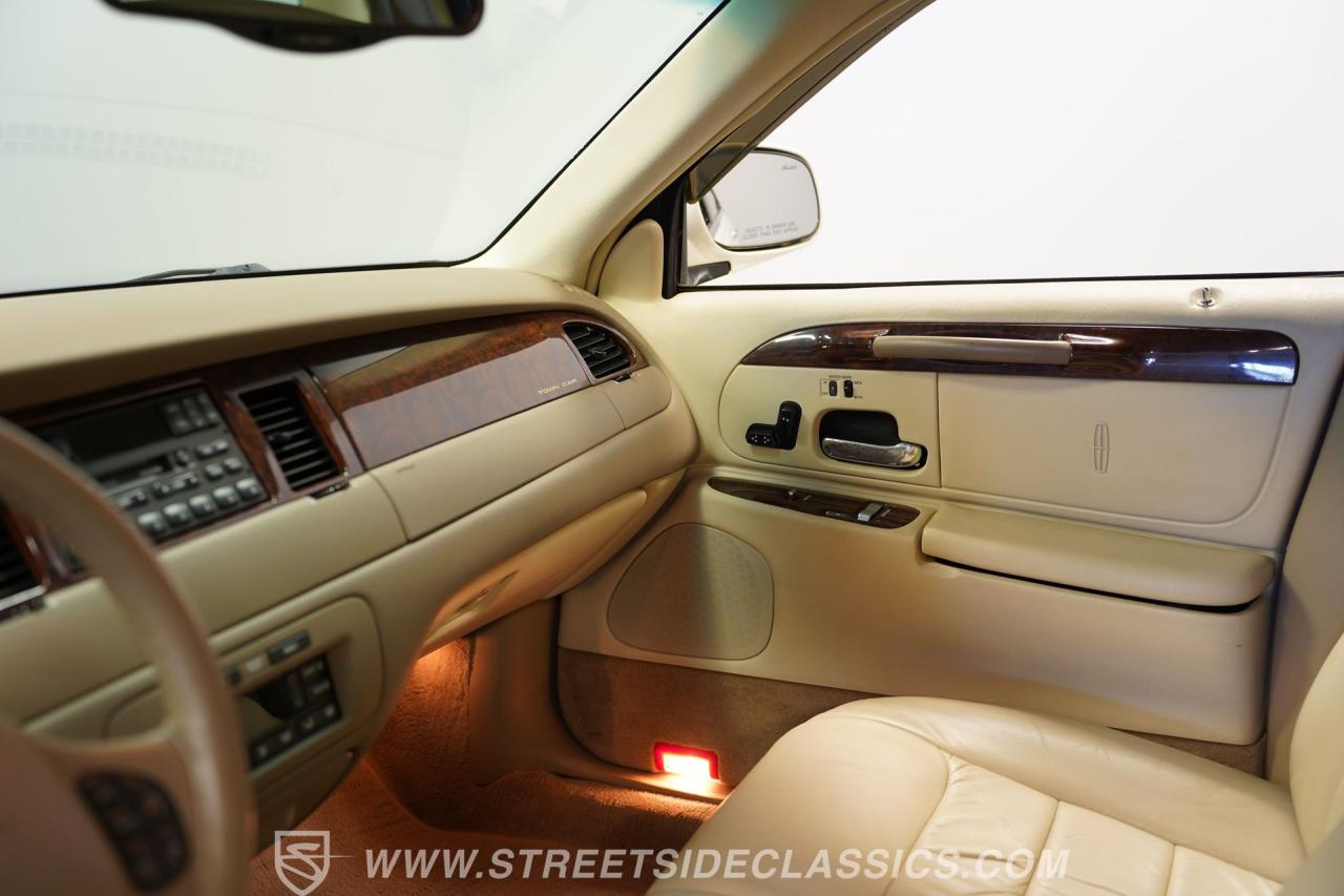 2000 Lincoln Town Car Signature Series