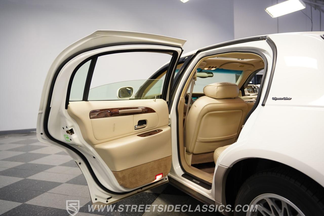 2000 Lincoln Town Car Signature Series