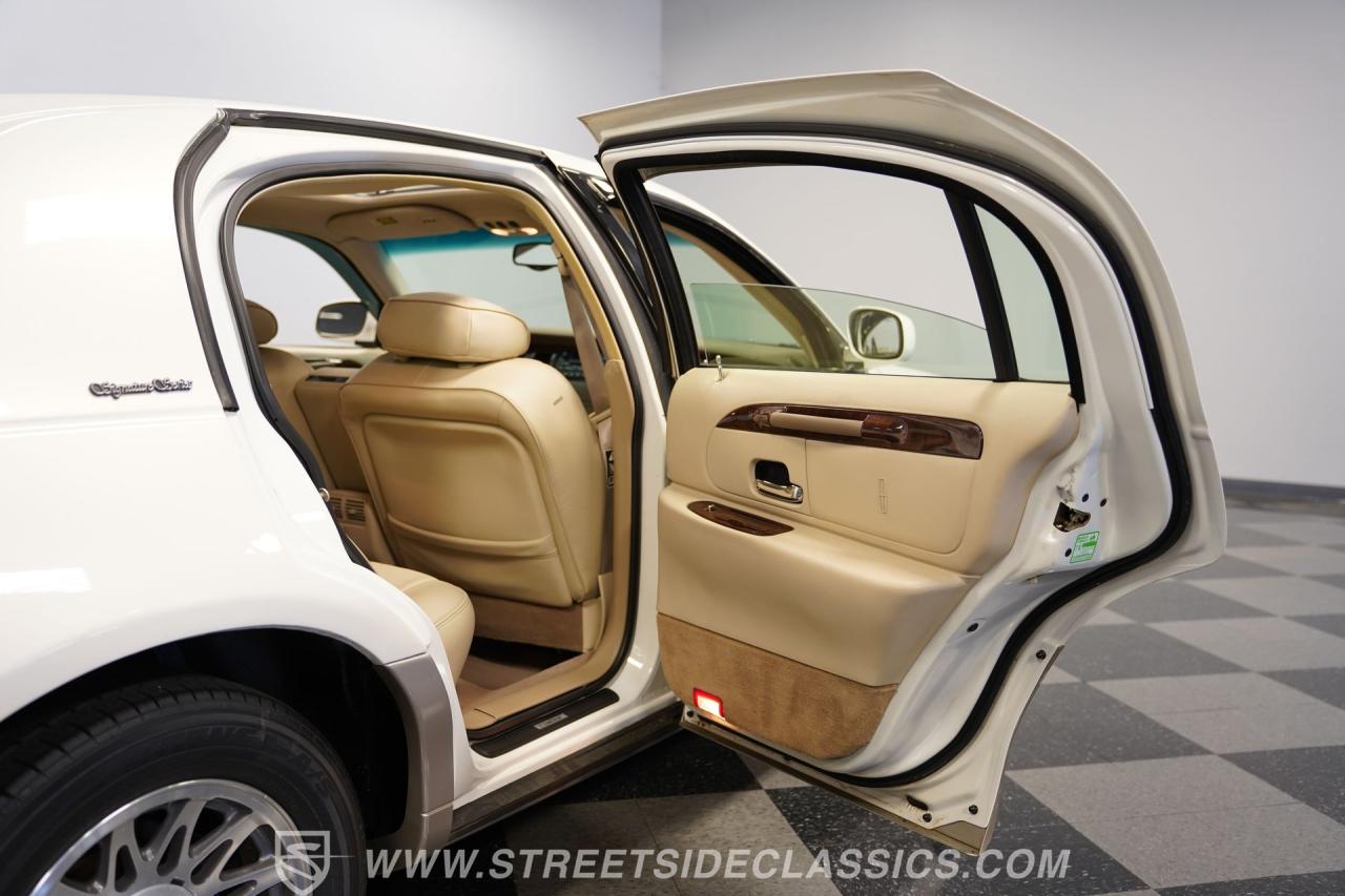 2000 Lincoln Town Car Signature Series