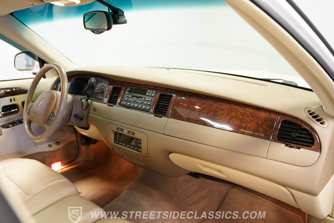 2000 Lincoln Town Car Signature Series