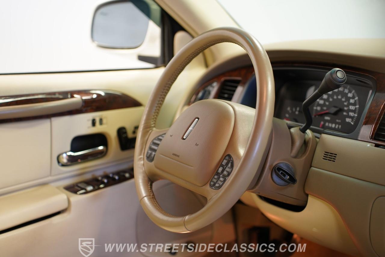 2000 Lincoln Town Car Signature Series