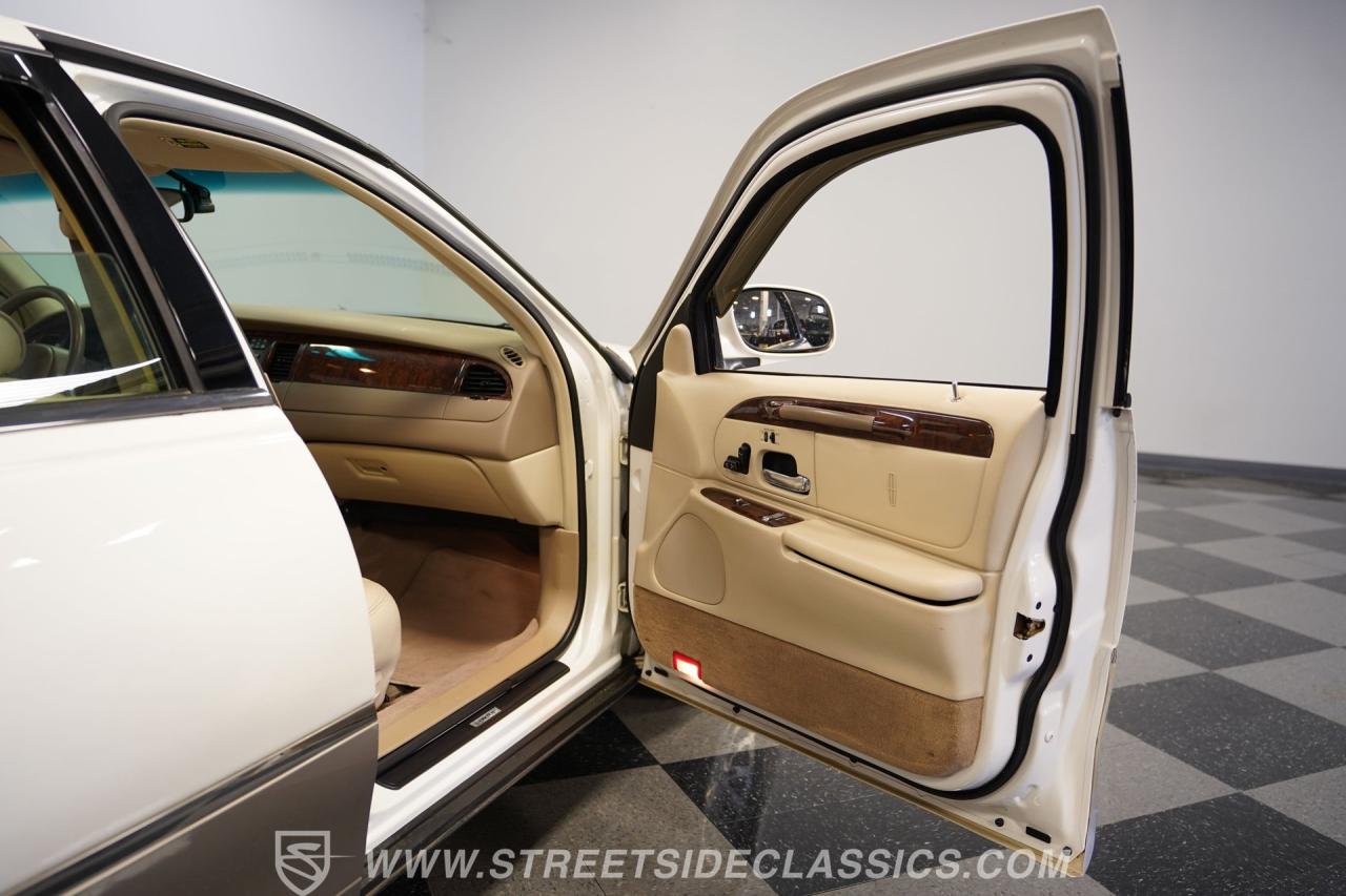 2000 Lincoln Town Car Signature Series