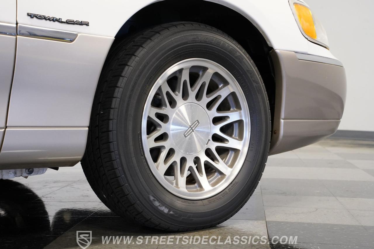 2000 Lincoln Town Car Signature Series