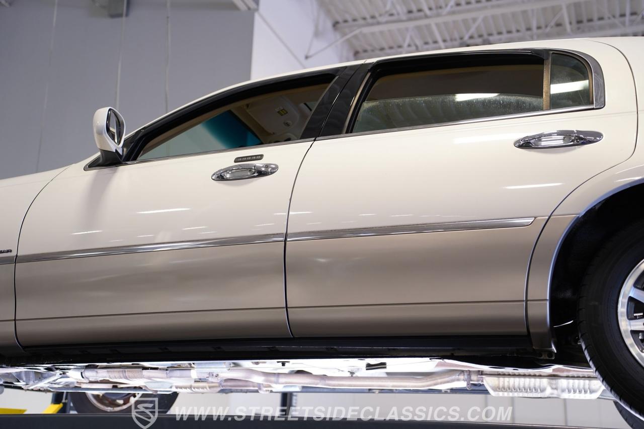 2000 Lincoln Town Car Signature Series