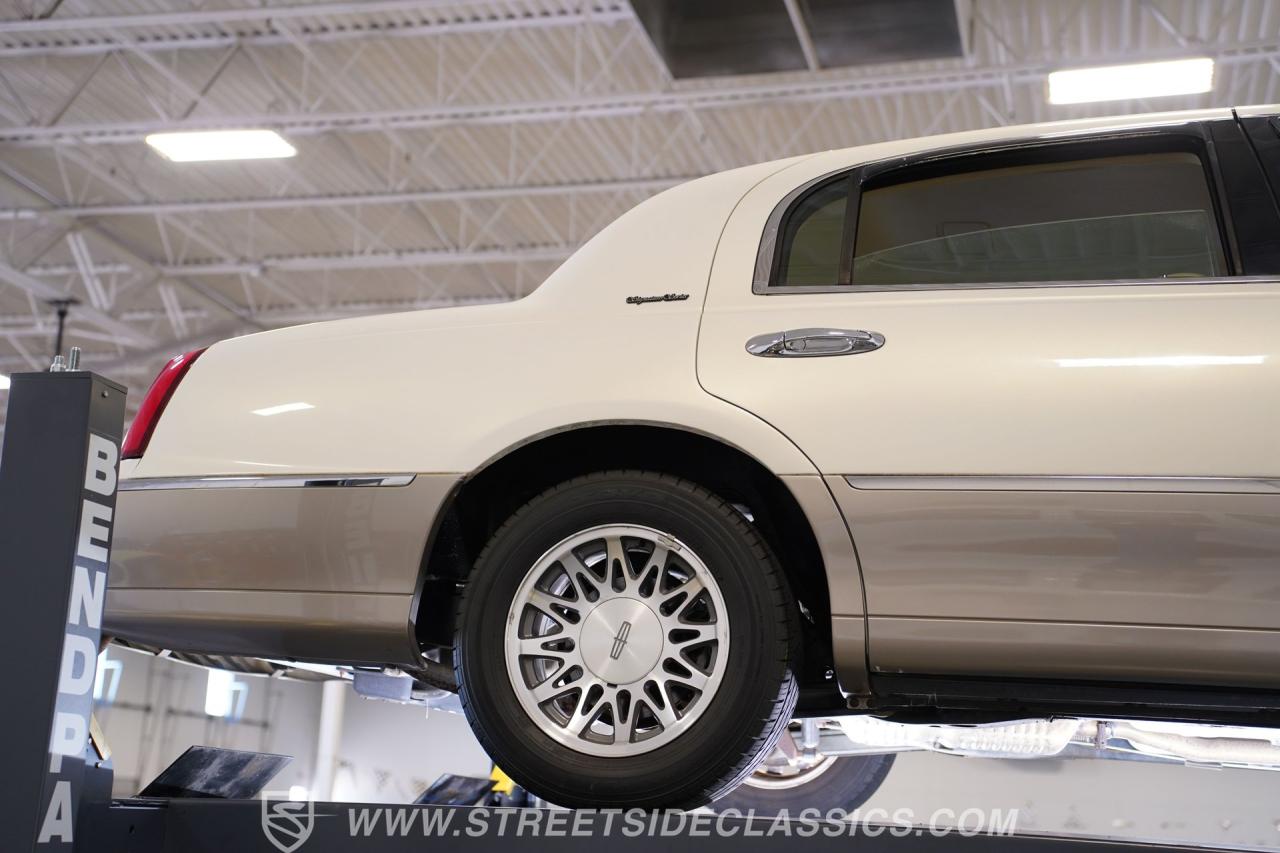2000 Lincoln Town Car Signature Series