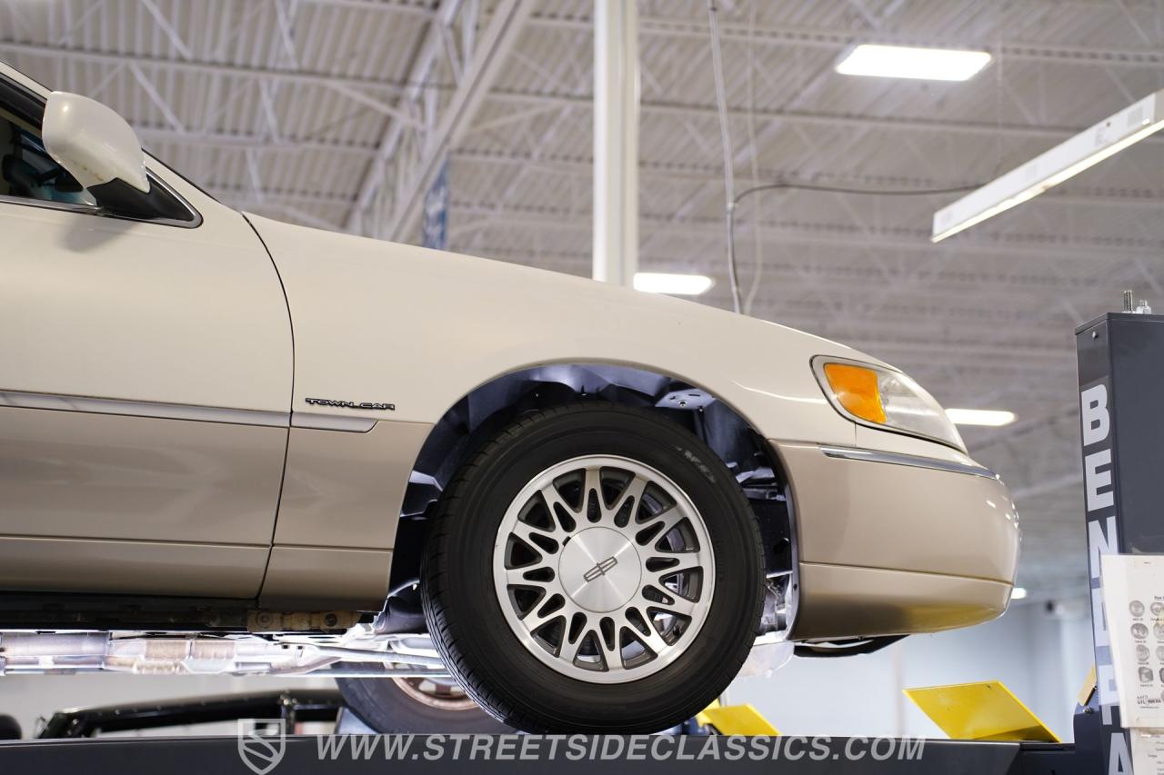 2000 Lincoln Town Car Signature Series