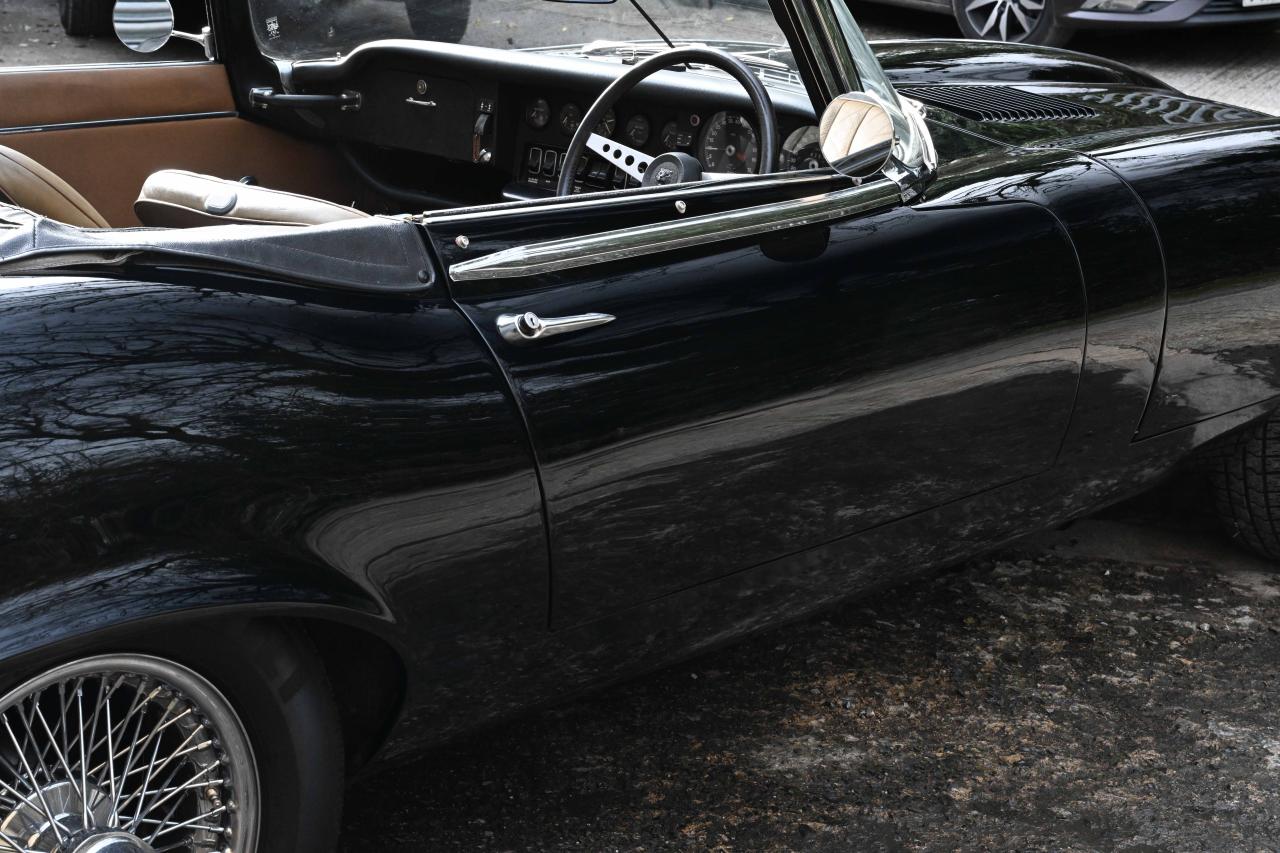 1974 Jaguar E-Type Series III (Commemorative Edition)