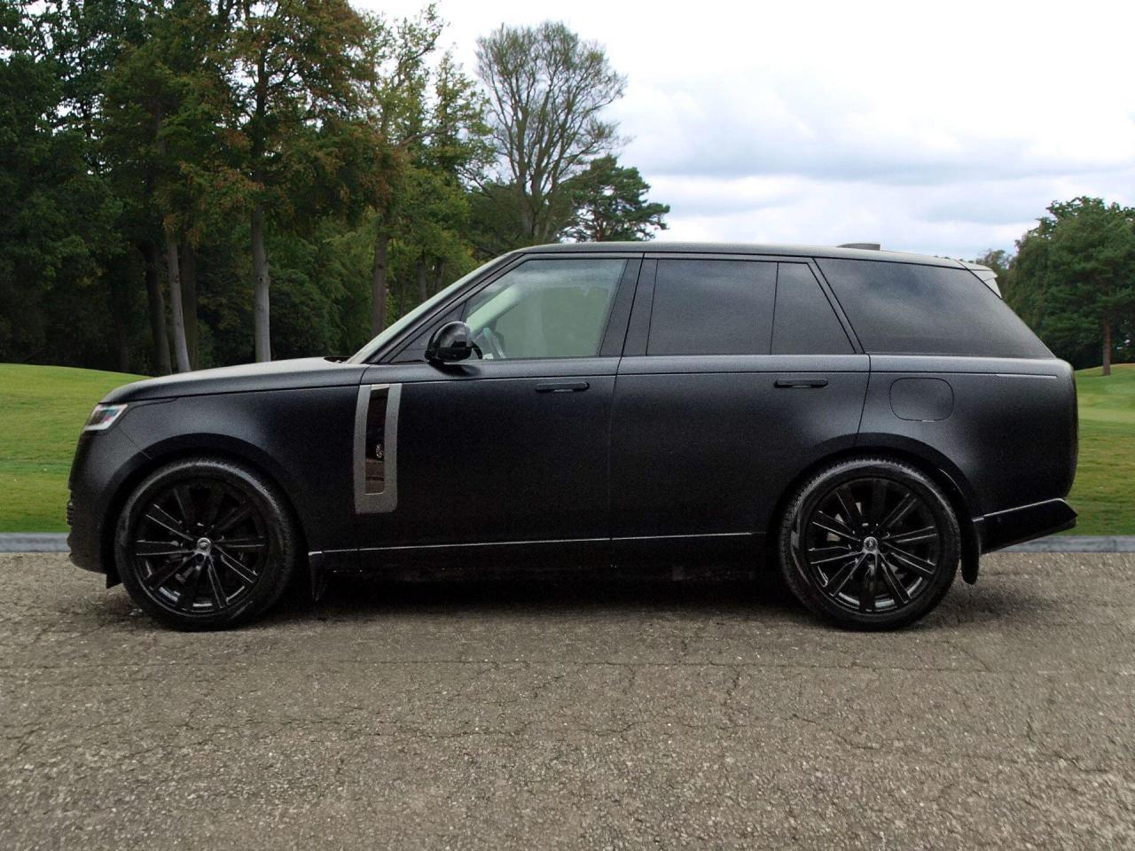 2023 Land Rover 3.0 P550e 38.2kWh SV Auto 4WD Euro 6 (s/s) 5dr